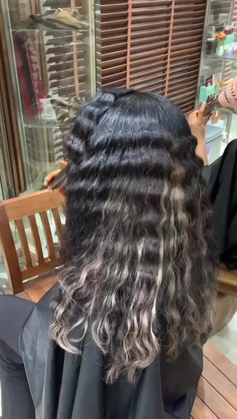 @Cornelasalon_