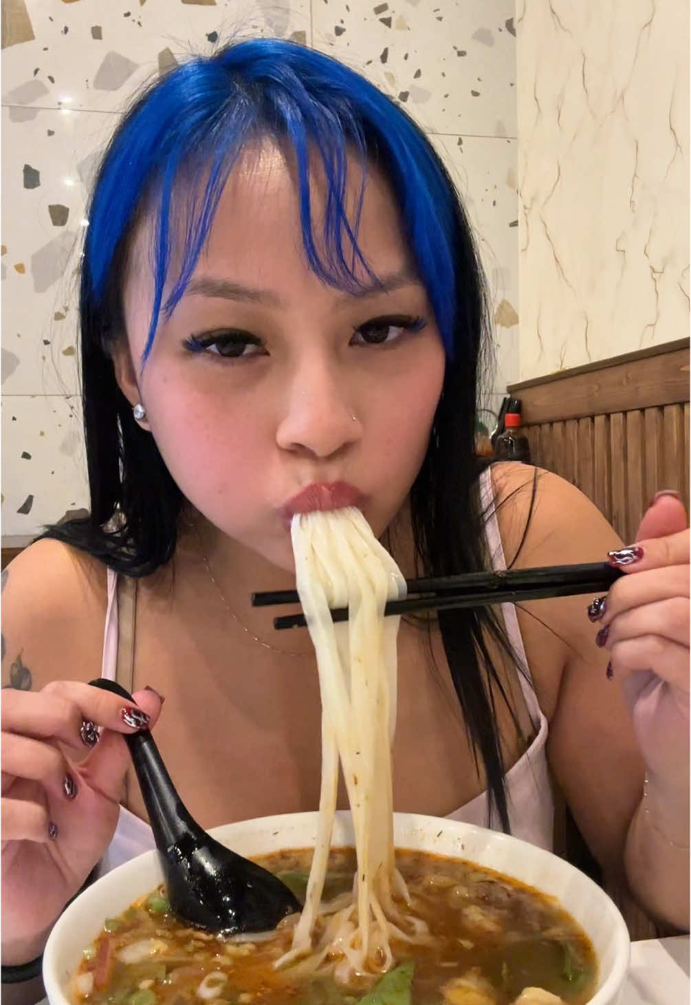 @kelseylovesnoodles