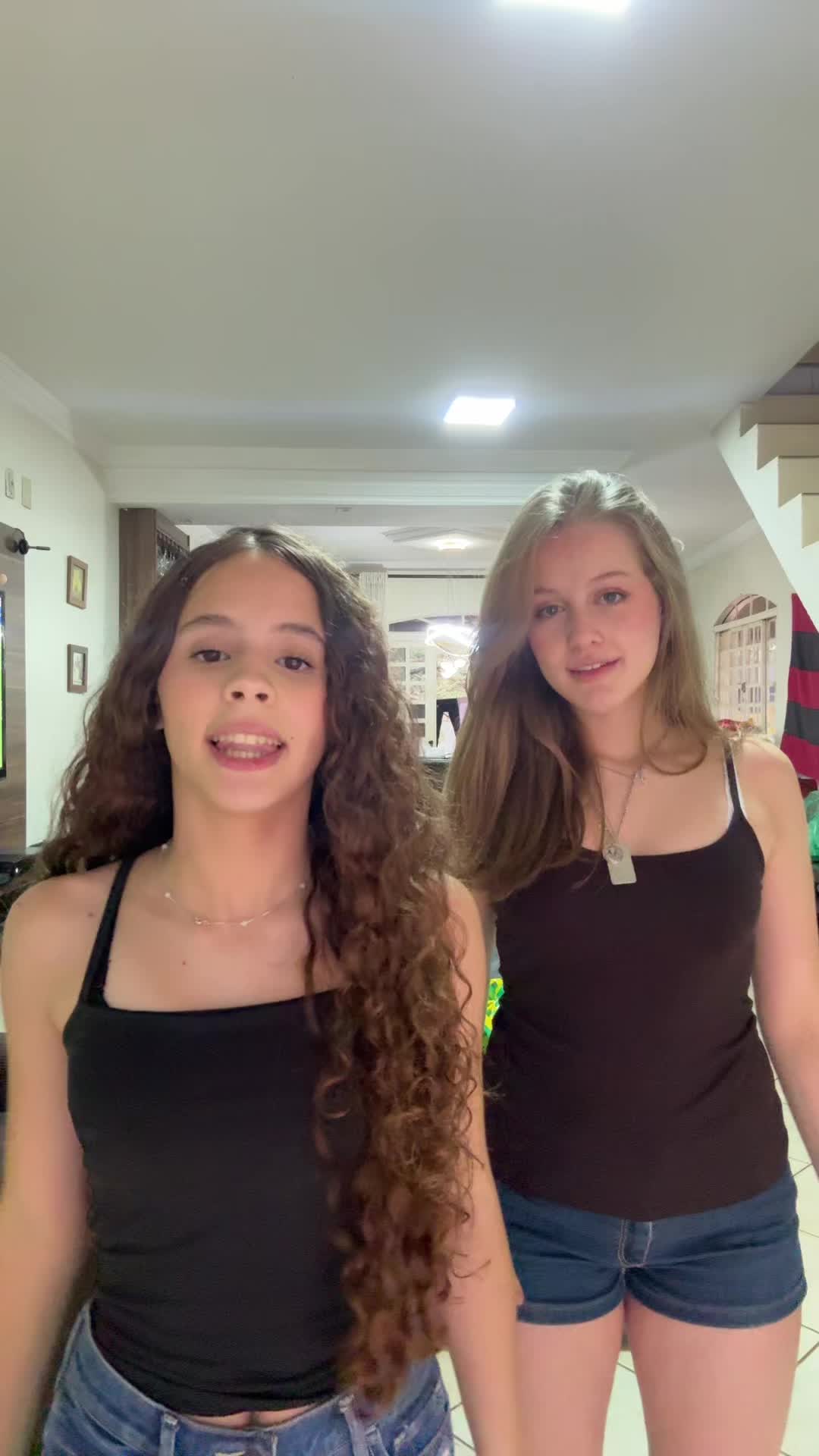 @Laís