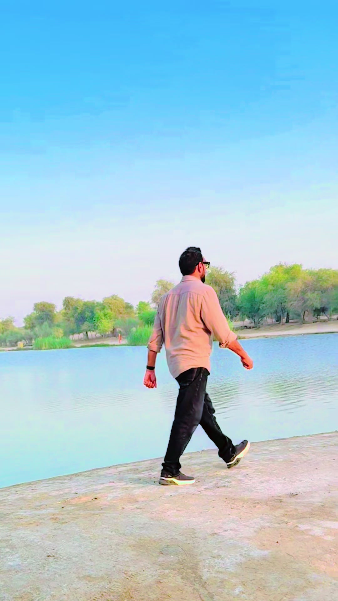 @Anaz.ae