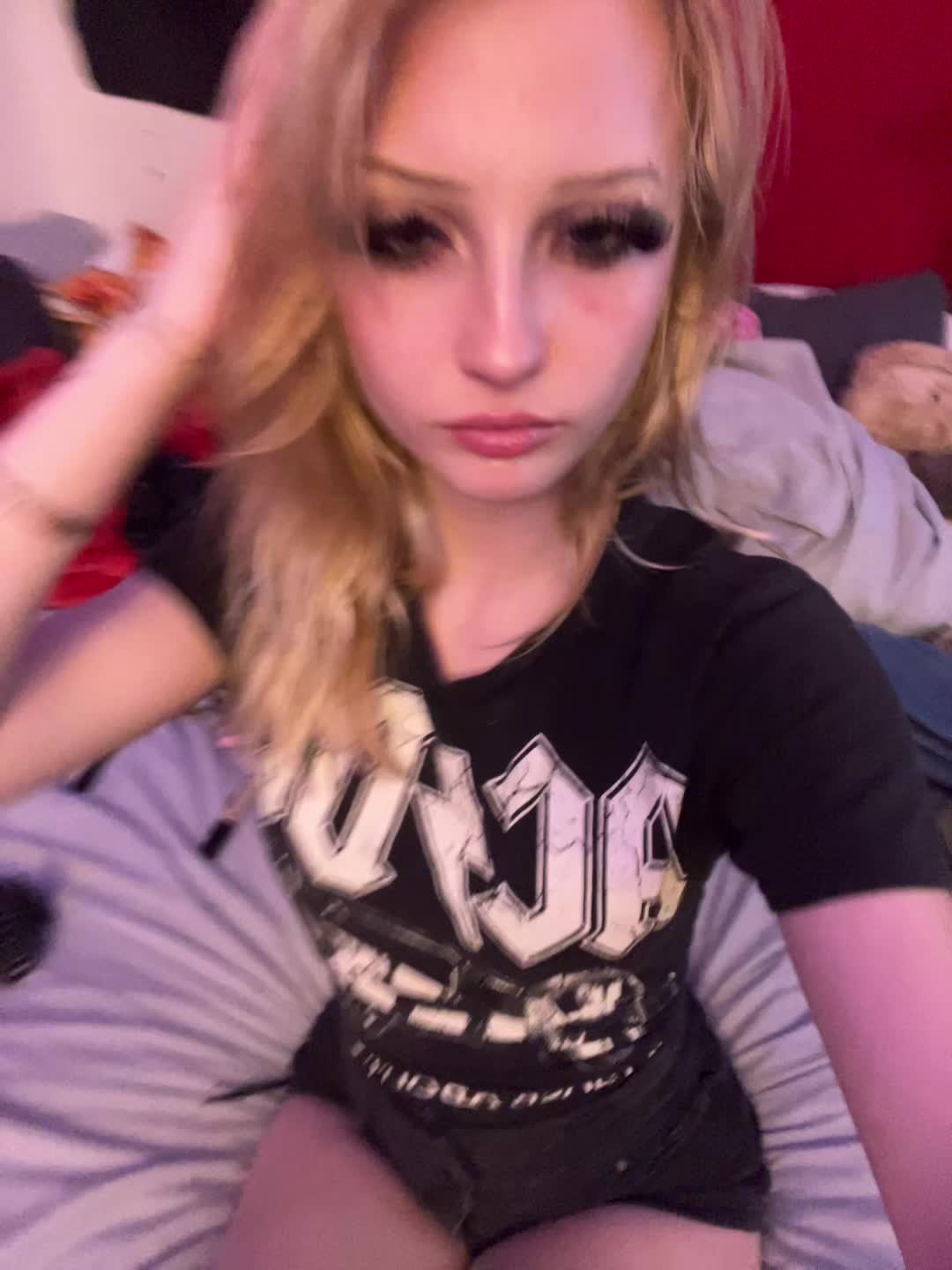 @redduhivyy