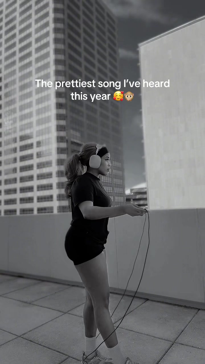 @Whoisdenisia
