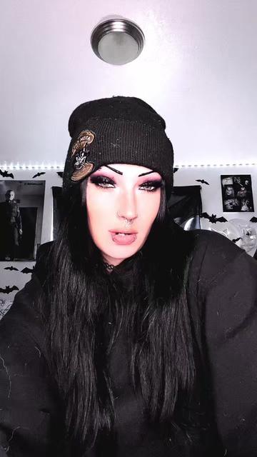 @𝕶𝖆𝖗𝖑𝖞🥀✨🖤