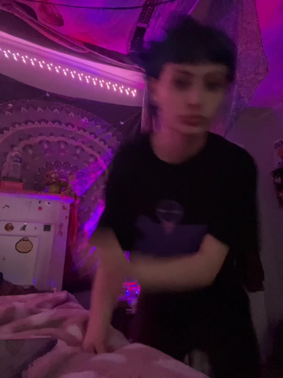 @delilah 🐝💛
