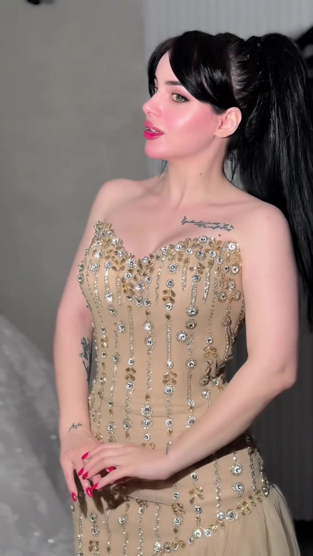@Model rena