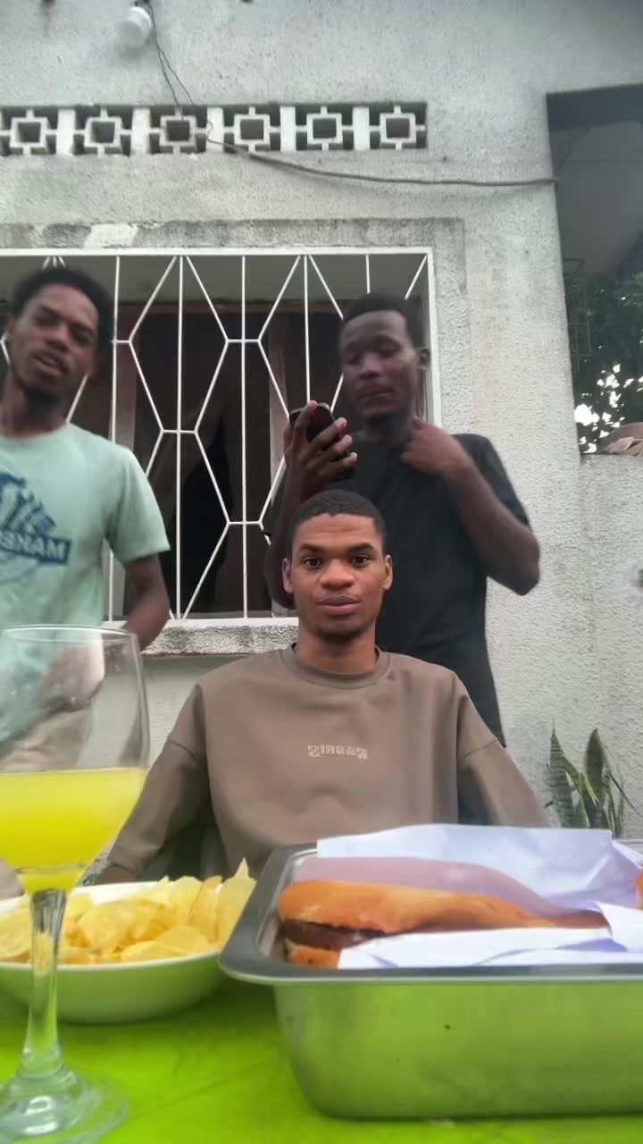 @🇨🇩🇬🇫🧑🏽&zwj;🦱