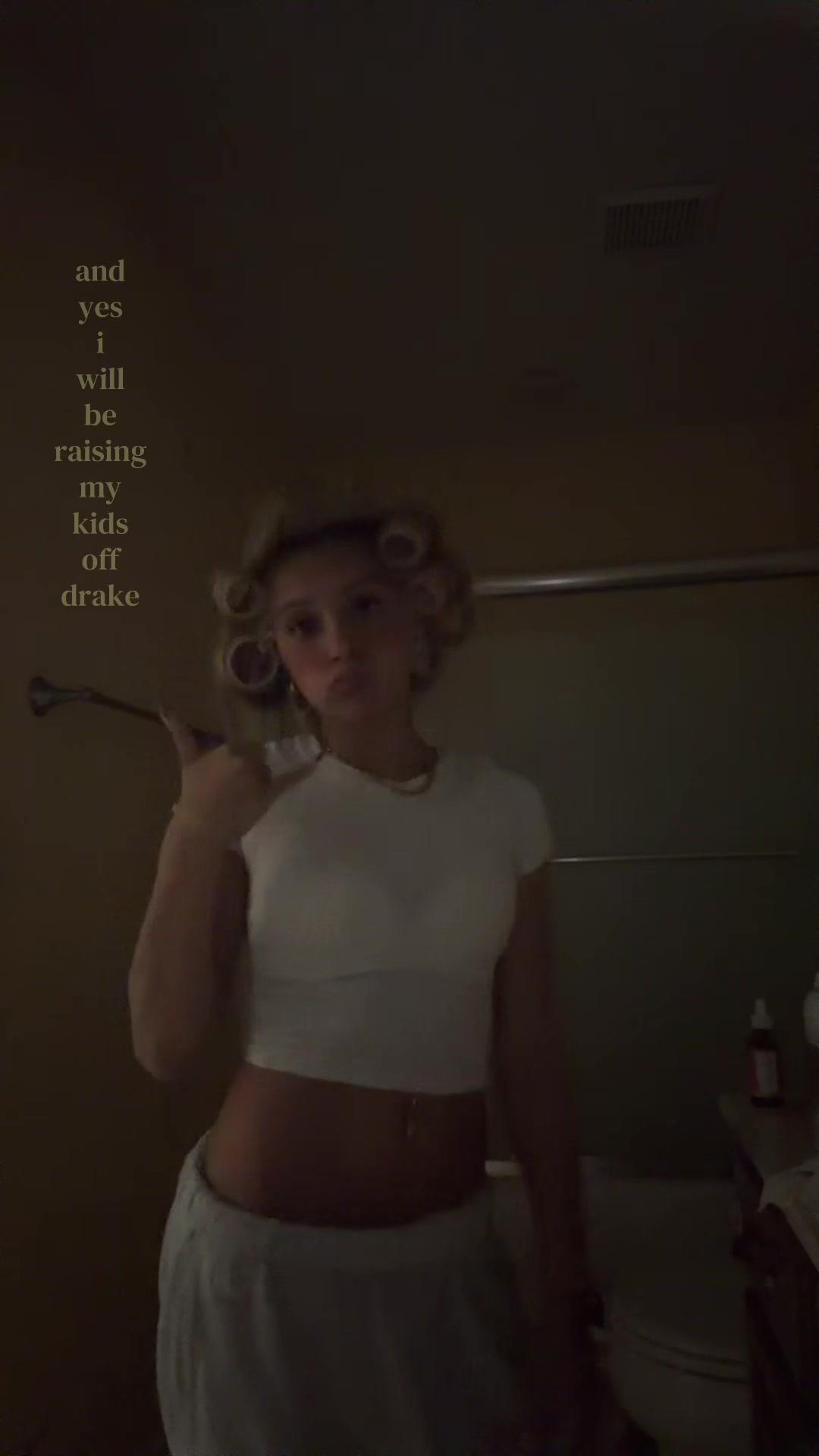 @✌️