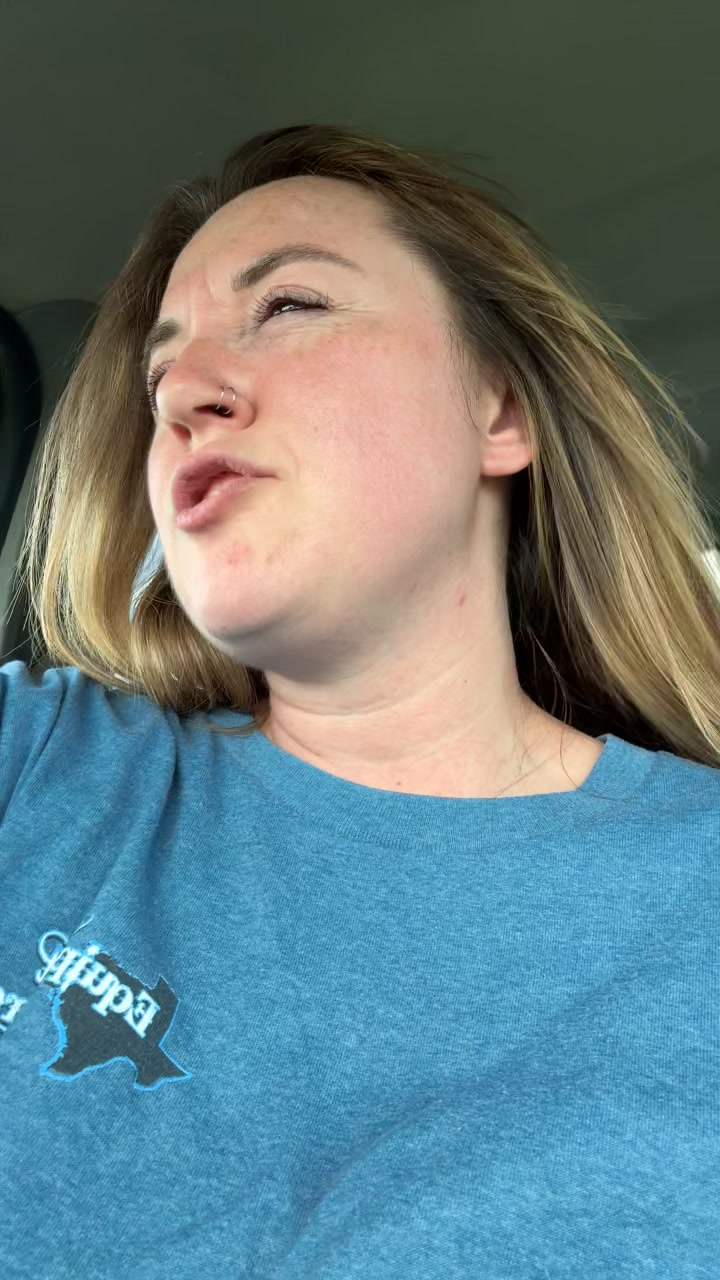 @Becca | littletruckinchick 💜