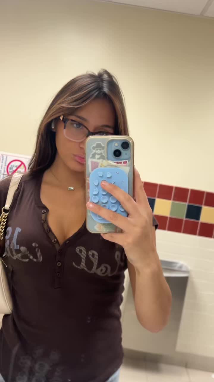 @Nicole🦋