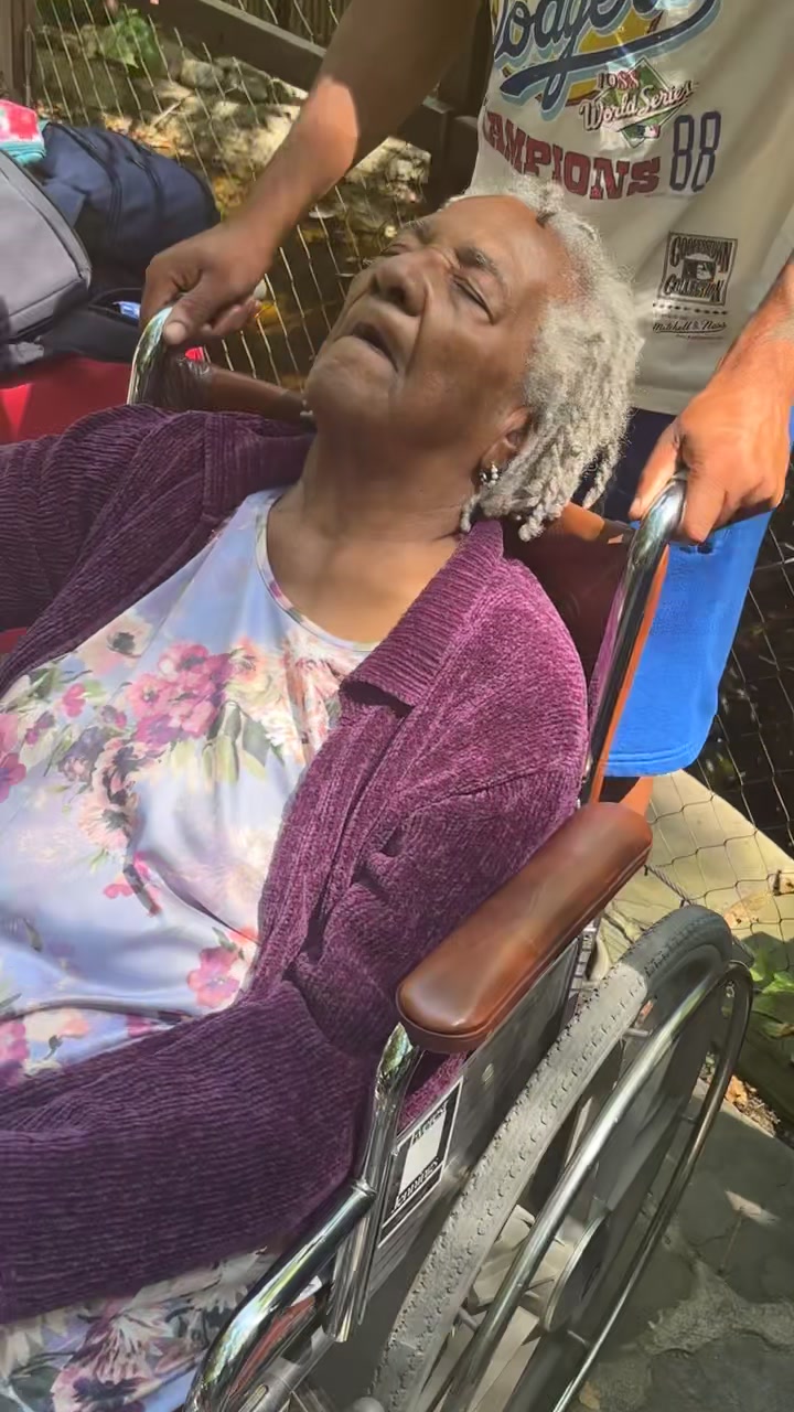 @Betty white