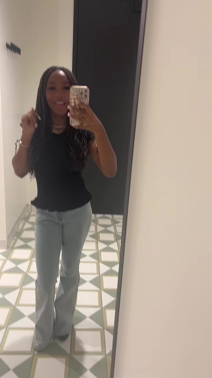 @𝒞𝑒𝓈𝒾𝓁𝓎 👸🏽🎀