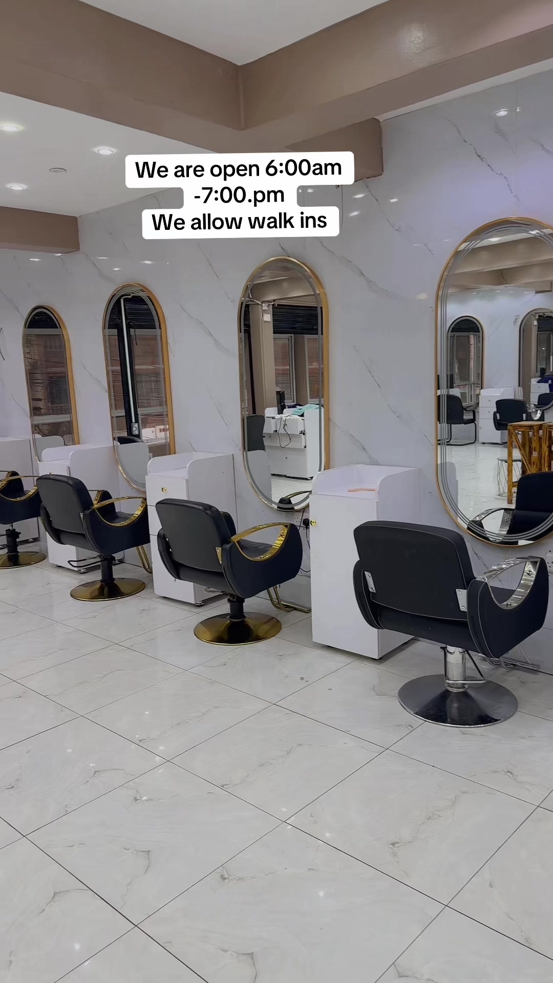 @GEECURLY SALON