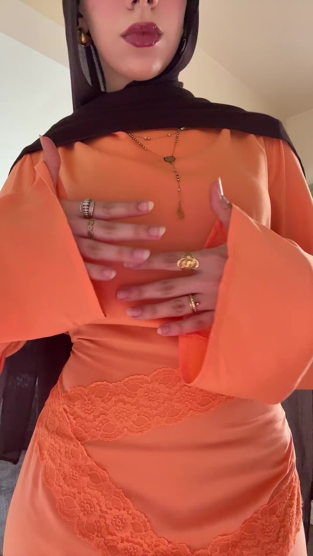 @هنا