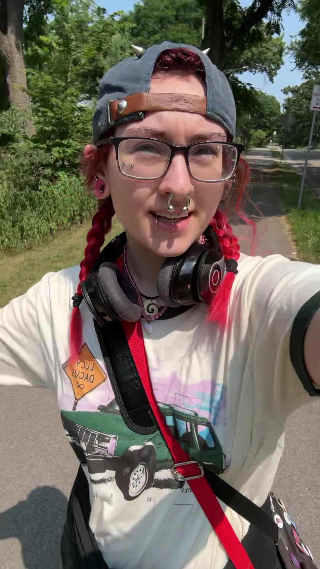 @armless.cum.circle
