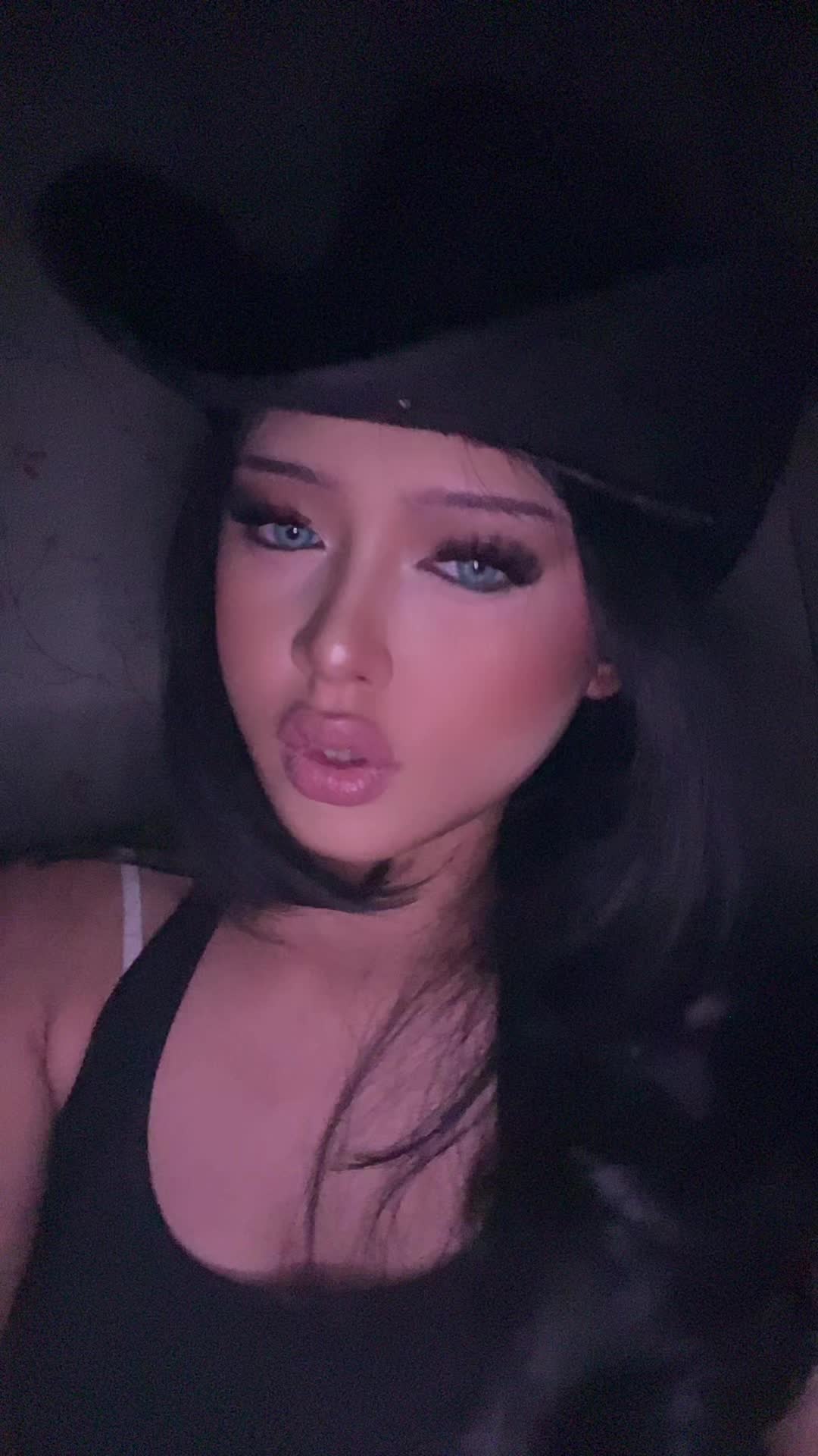 @kariee | @karienough