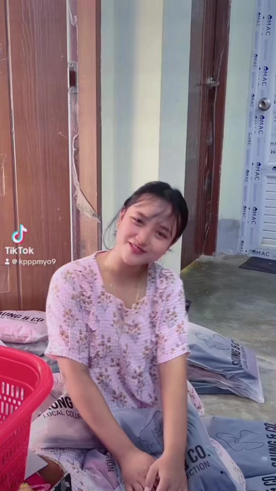 @AKT အထည်ချုပ်ရုံပင်ရင်း