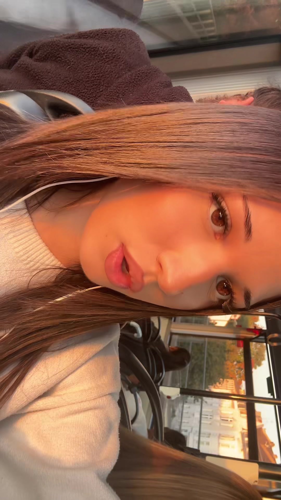 @𝐥𝐚𝐮𝐫𝐚𝐚𝐟𝐧𝐳