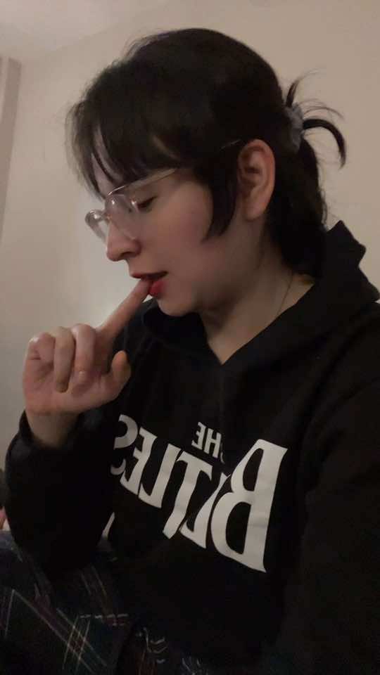 @Moontcerezita
