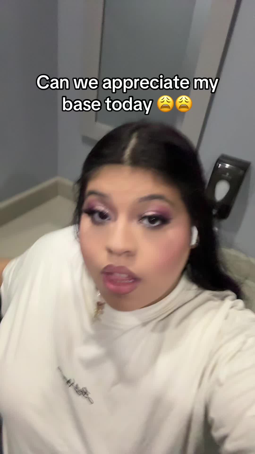 @Jazmin / Latina creator