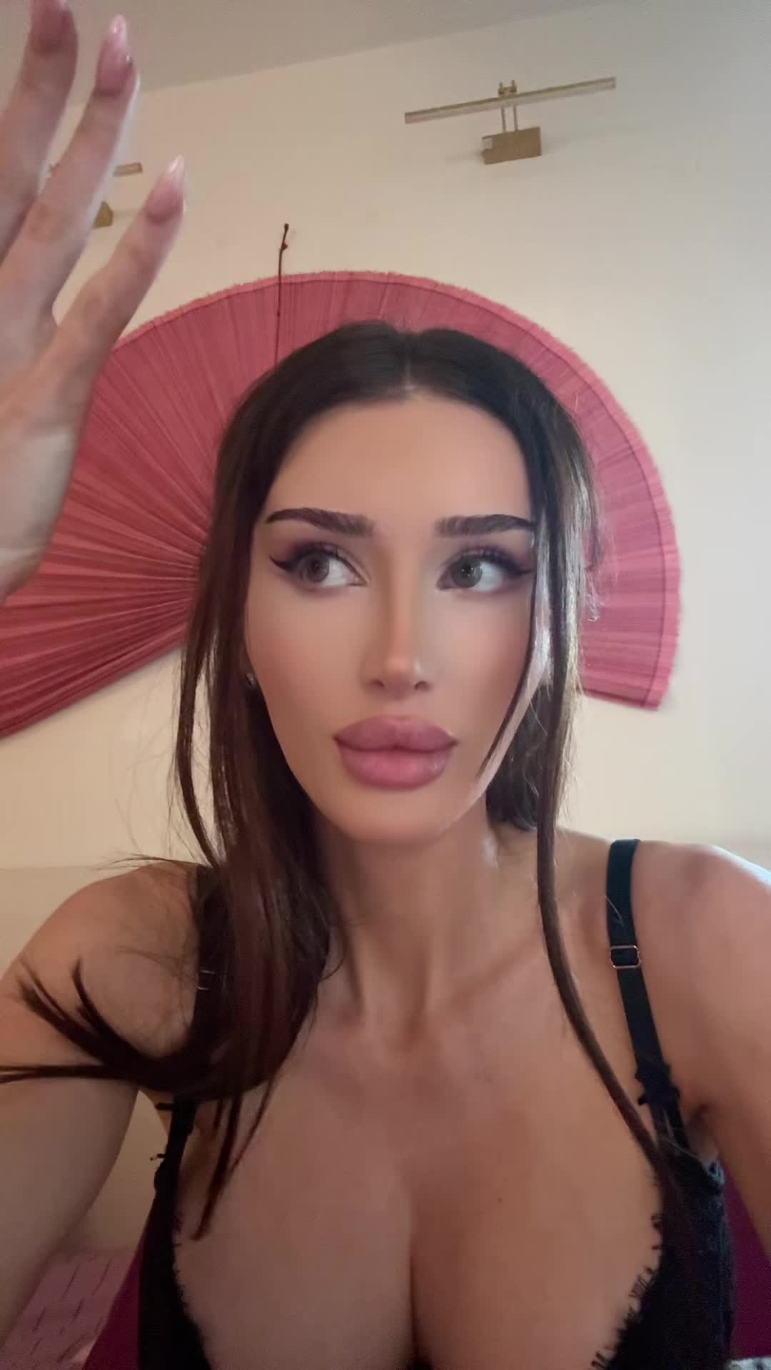 @Mollyeskam
