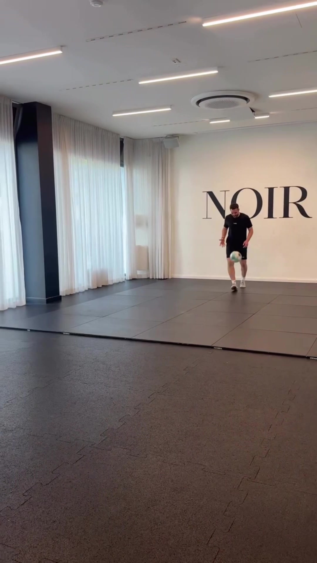 @noir.boutiquegym