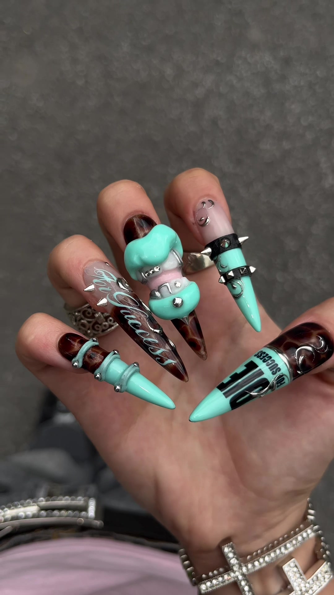 @DIVINE NAILS
