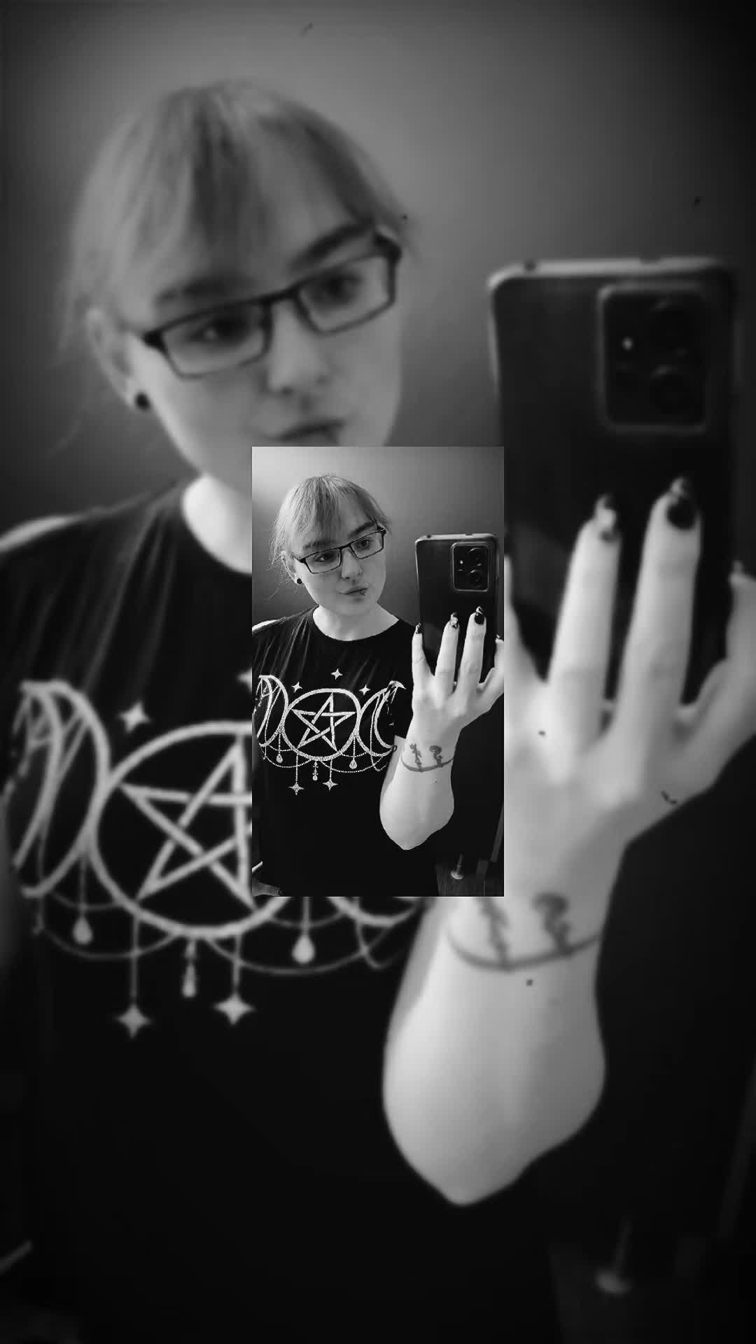 @GothMichi Team💚💜LariiVanHell