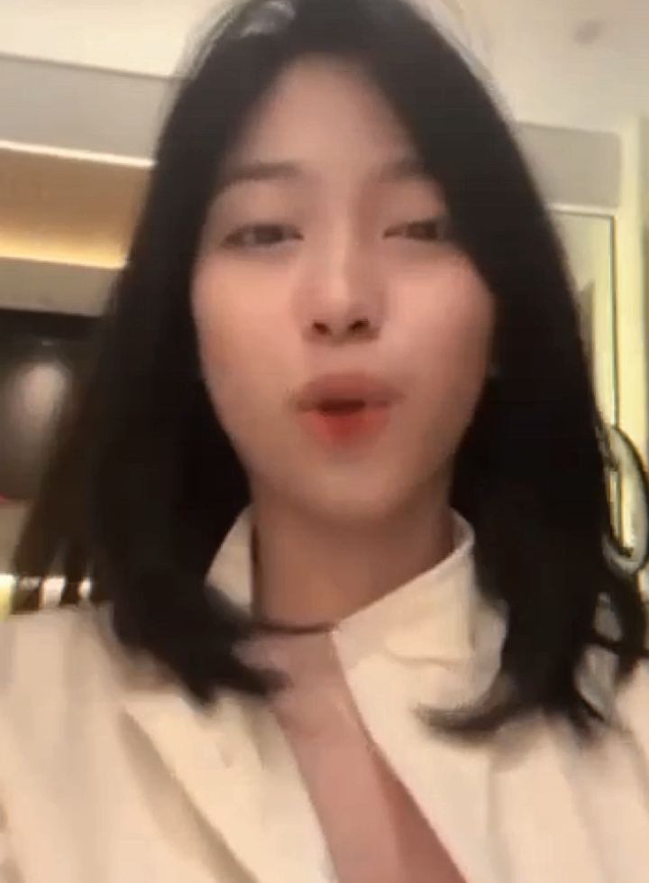 @￴