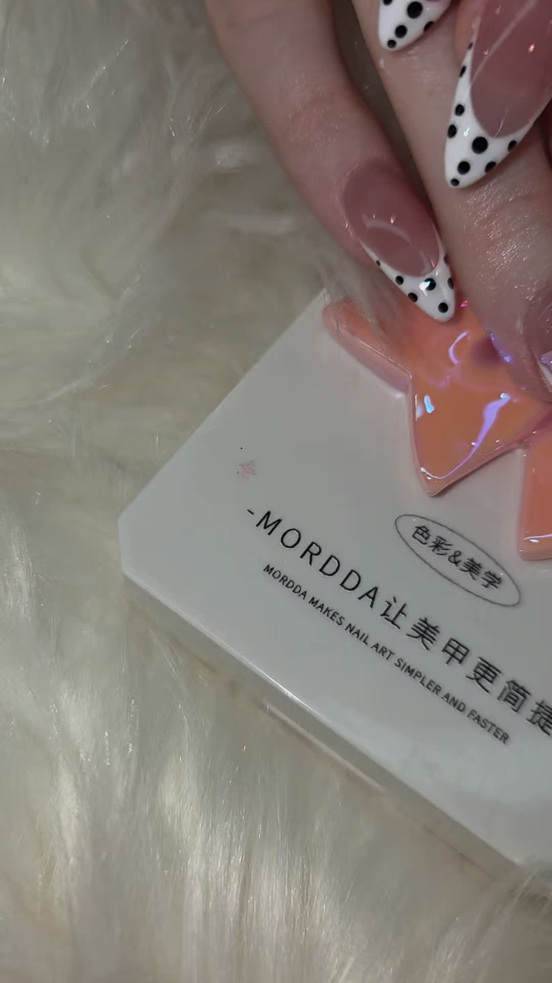 @AnneNails