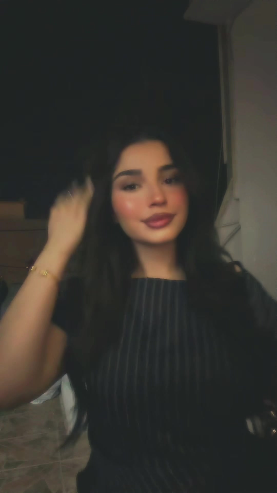 @𝒱
