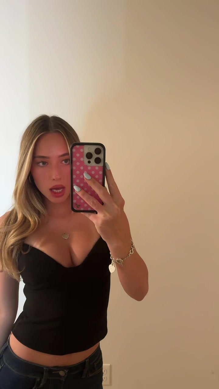 @olivia_sears