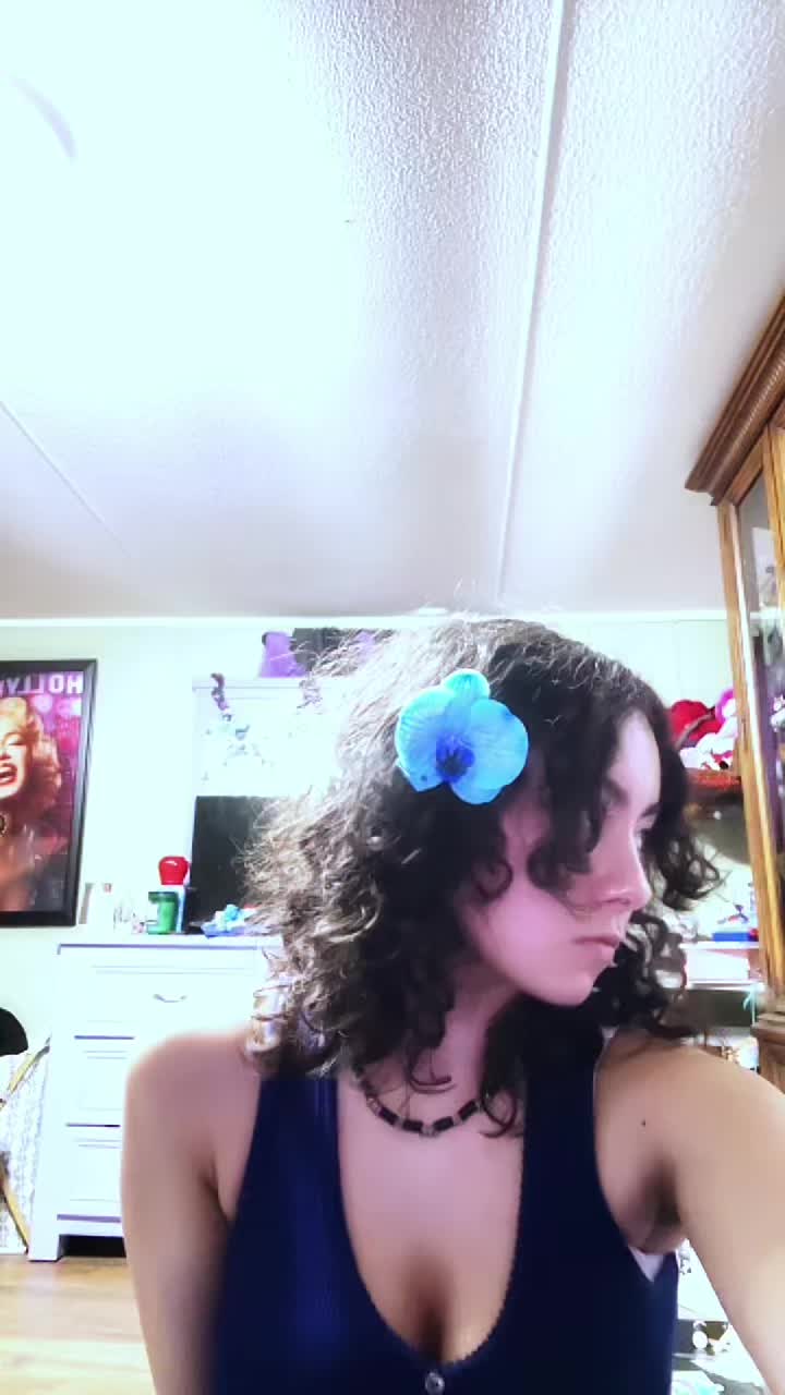 @Bella_Doll