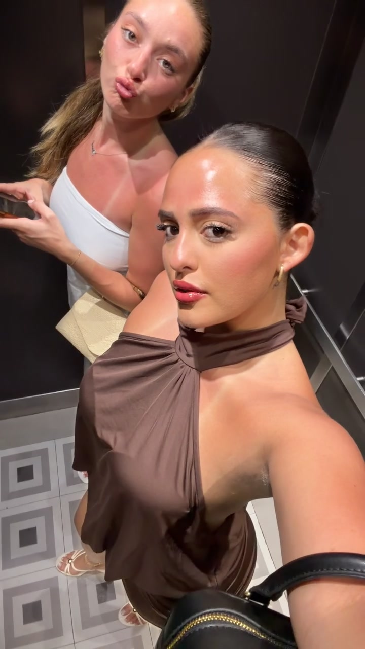 @moreofarii