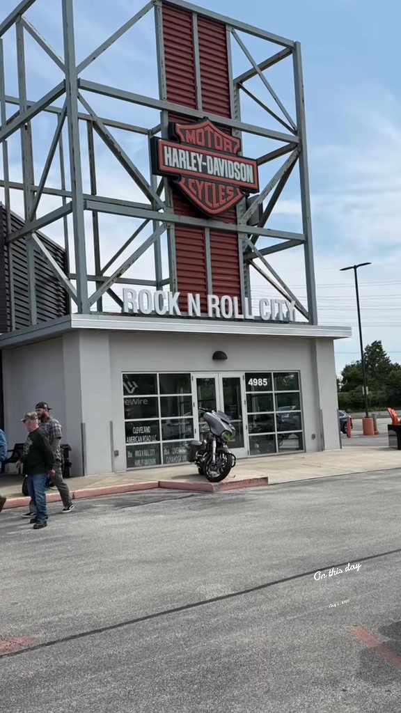 @Widow.on.Harley.Wheels