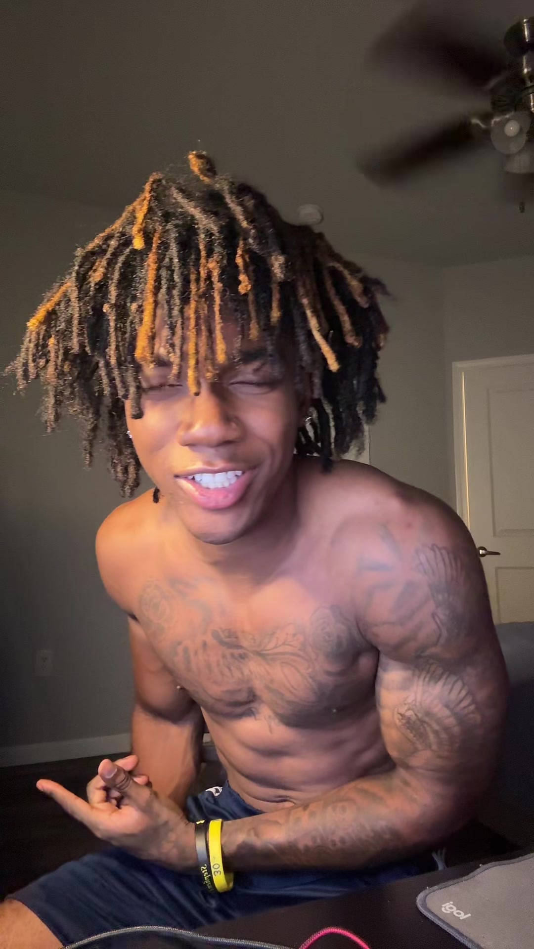 @🤫
