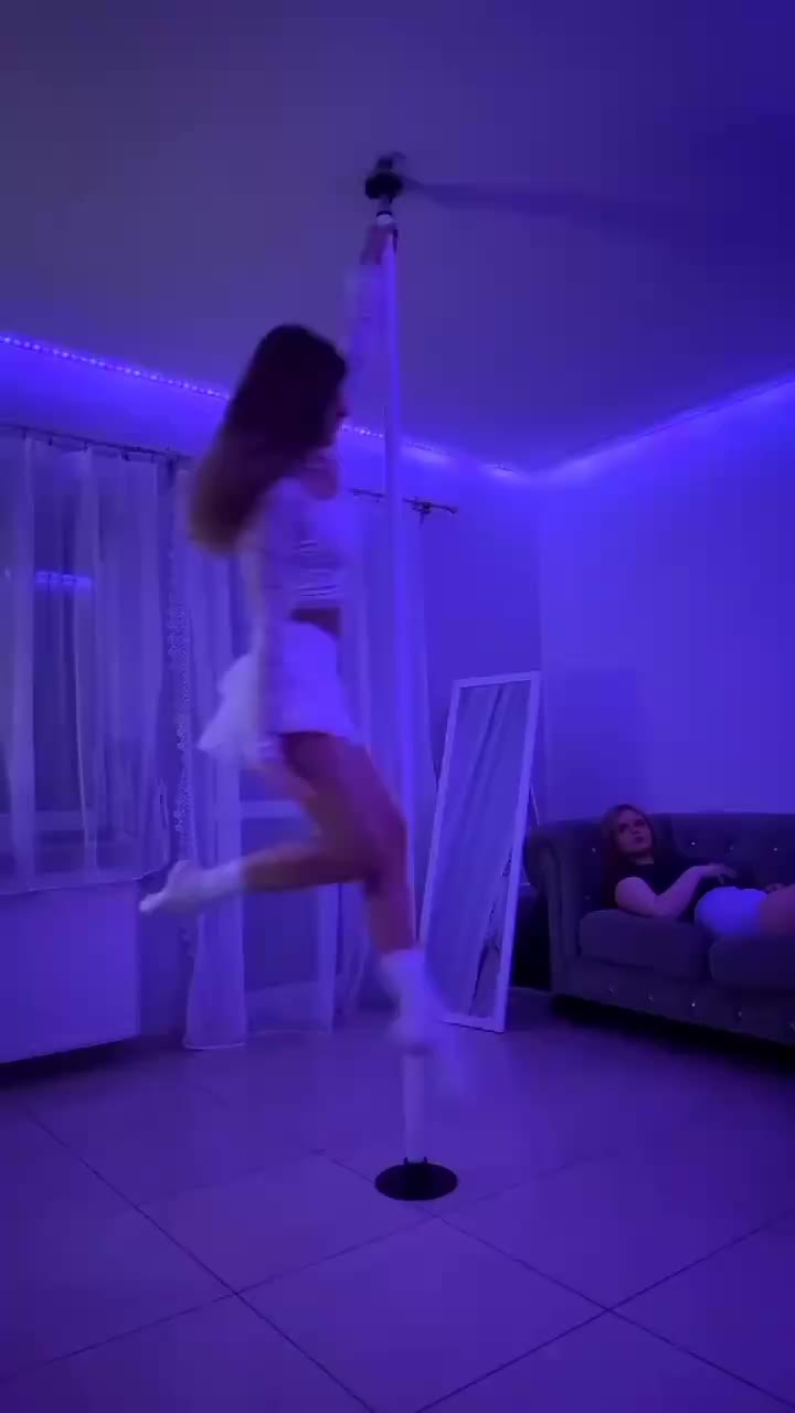 @lyvronia
