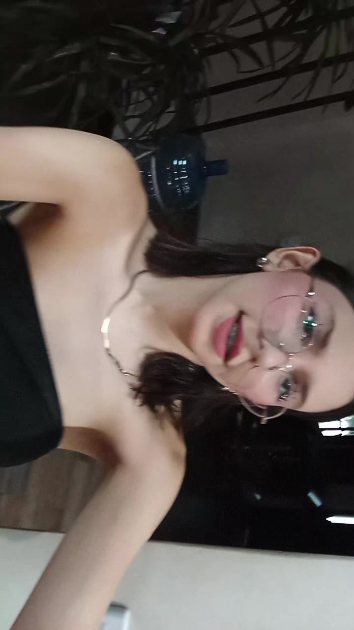 @renata_