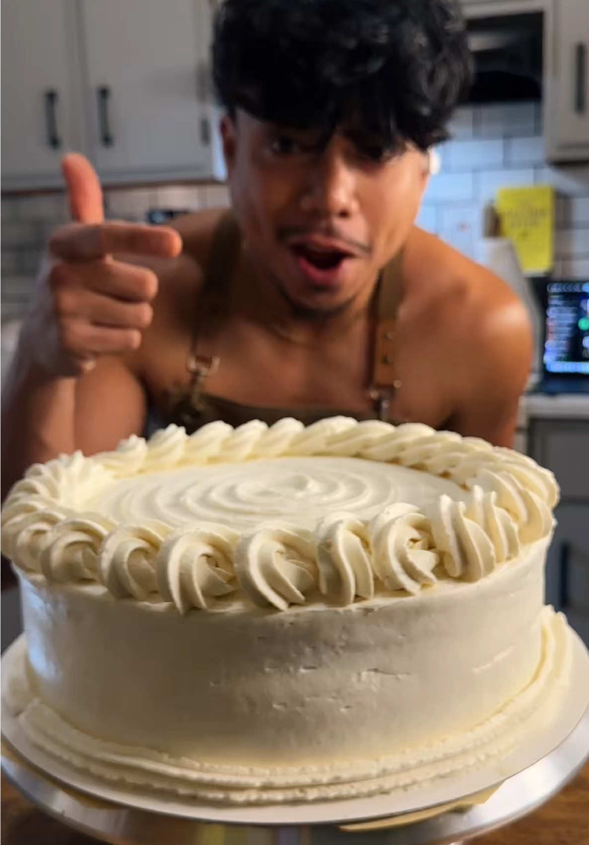 @theshirtlesshomebaker