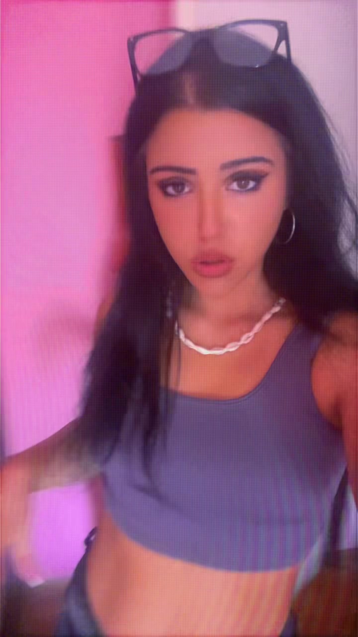 @neeveenica