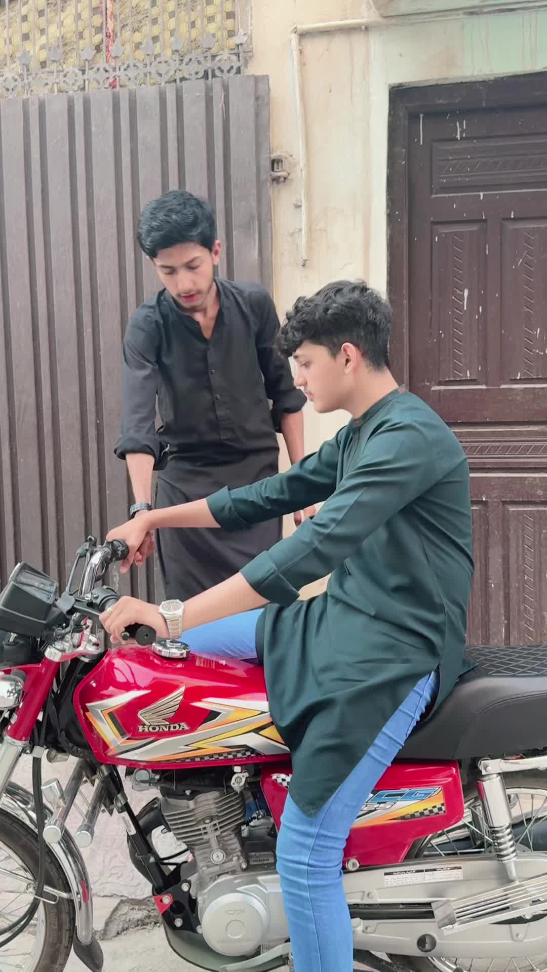 @Pinda_aly_jutt 🇧🇭