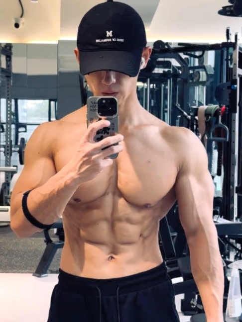 @Beautiful Muscle Male