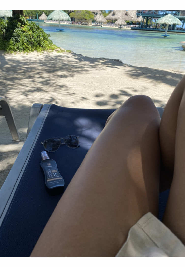 @M A R 🏝️