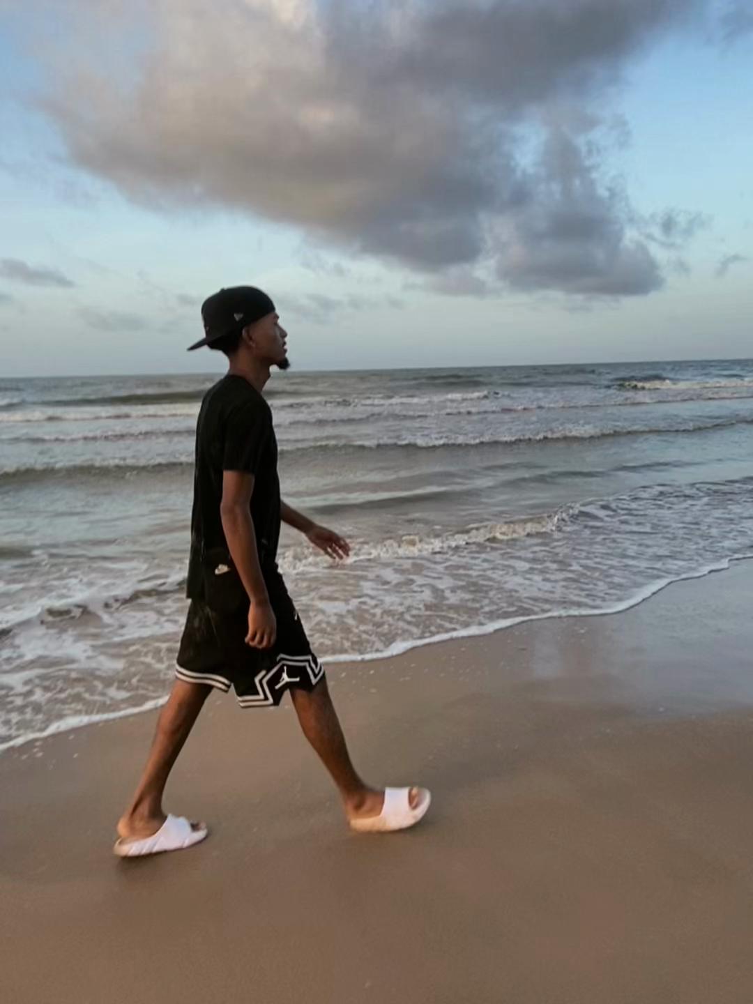@CJ🧑🏾🦱🕸️