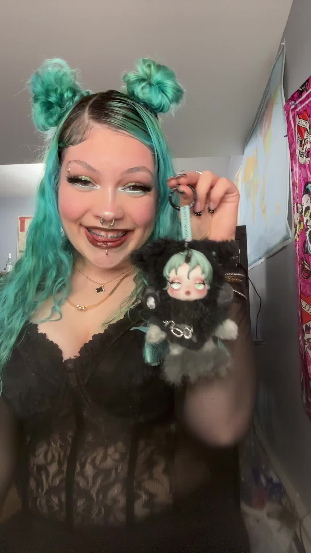 @mshellolitty