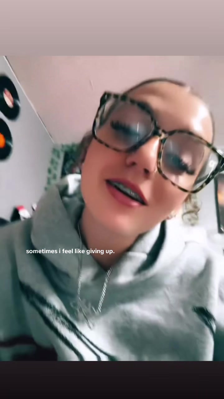 @👻.