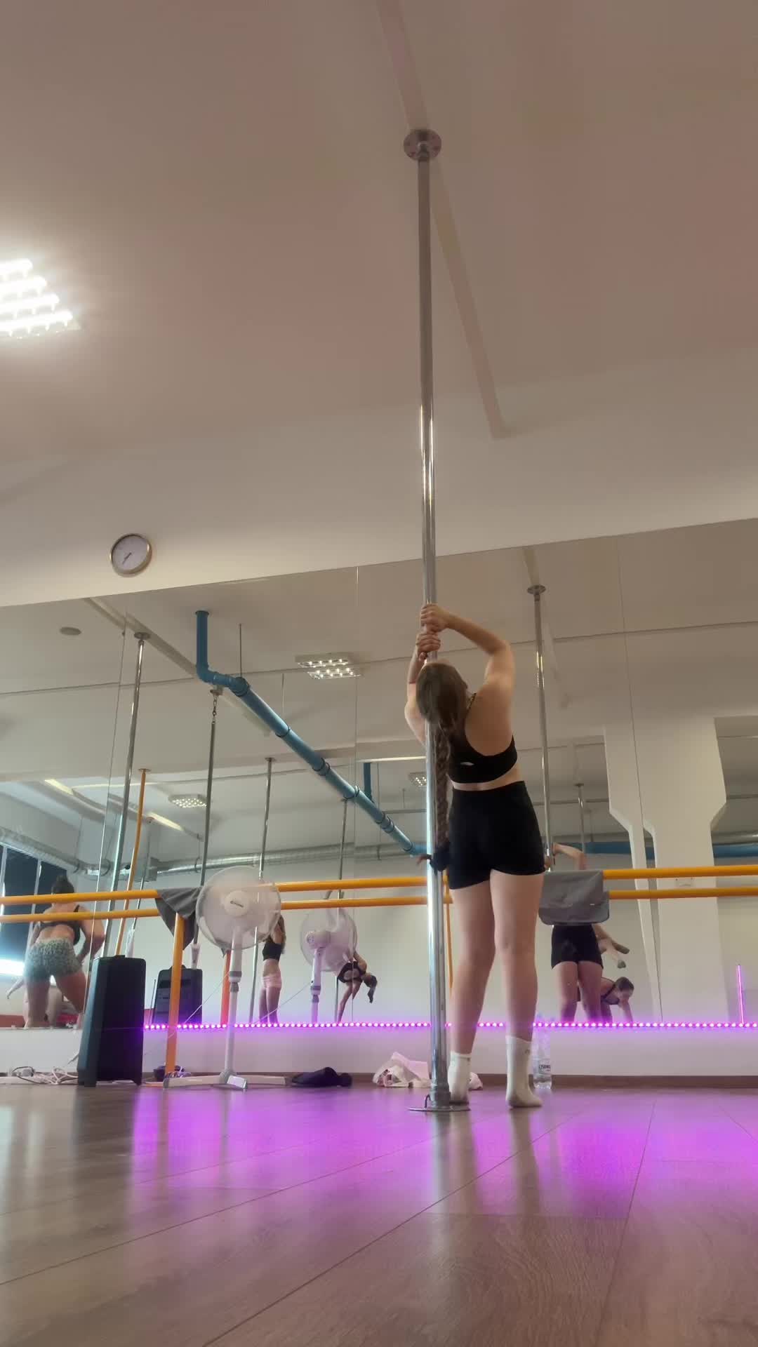 @_pole_flow_dance_pola_