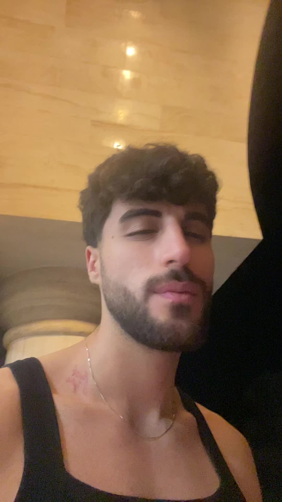 @Alighsmiii