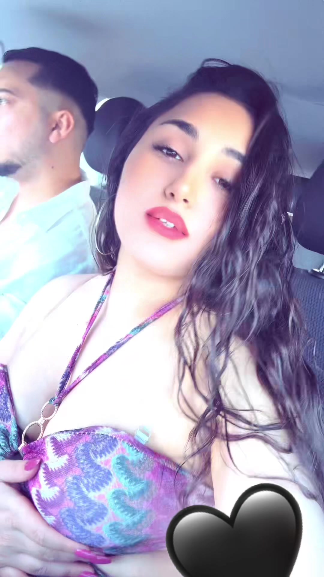 @Laurabevil09