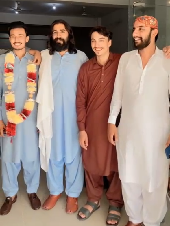 @کمانڈو پٹھان 🦁