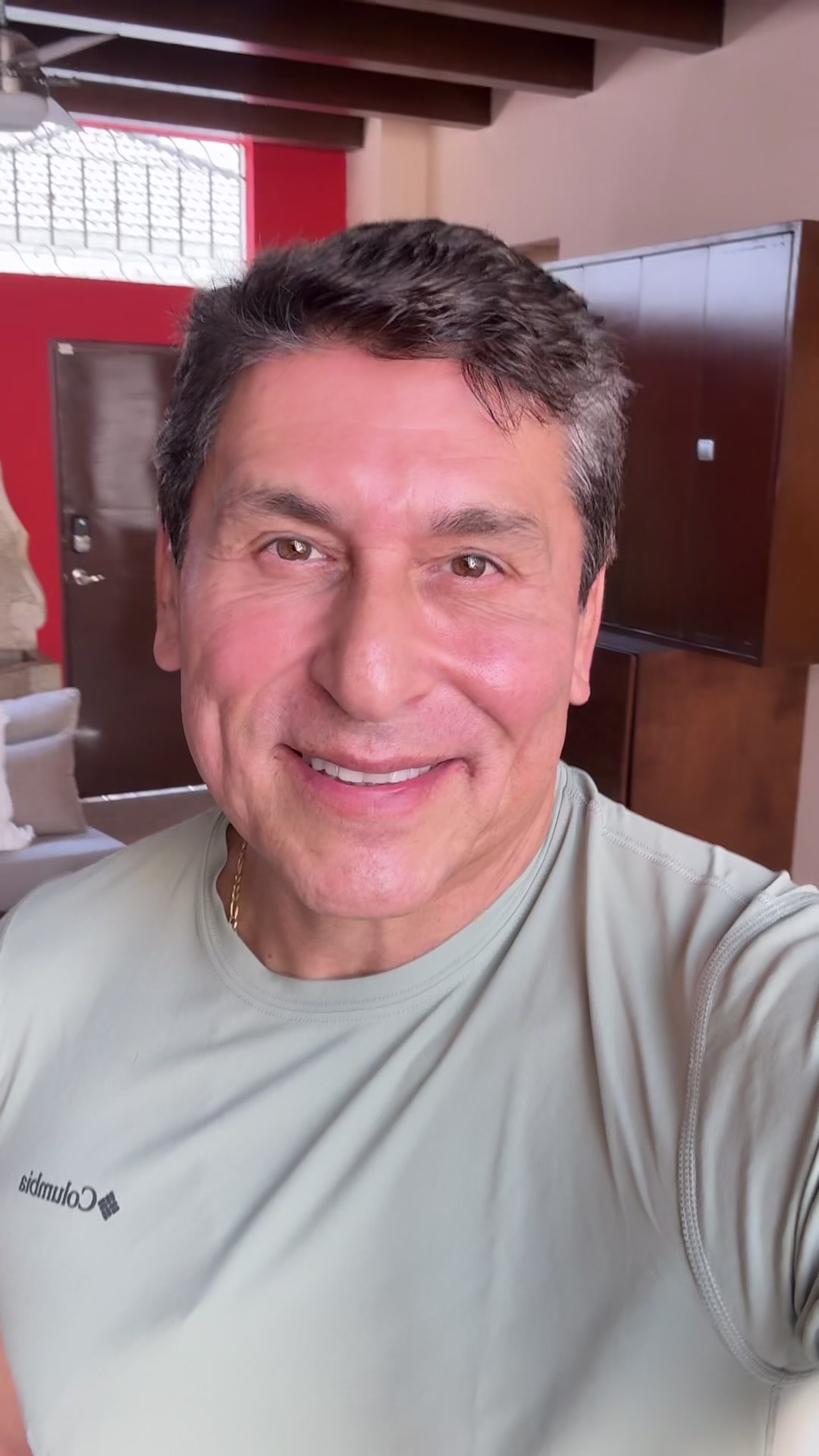 @César Lozano